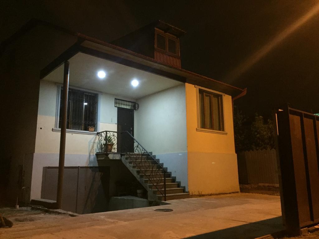 Guesthouse Gua Kutaisi Esterno foto